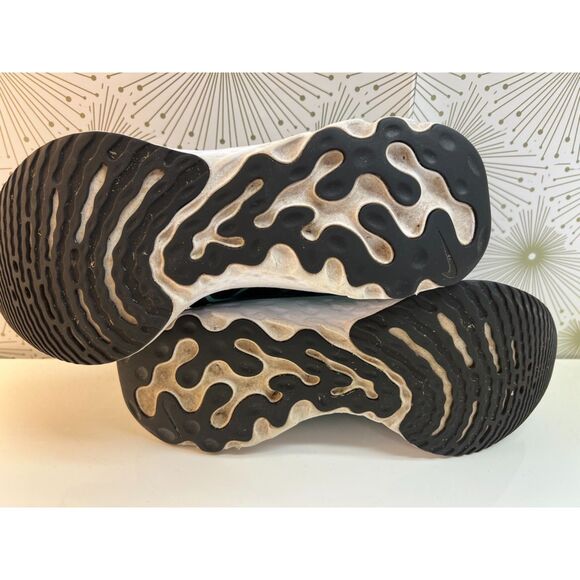 Nike React Infinity Flyknit running shoes for women. Size 7. - Picture 8 of 9
